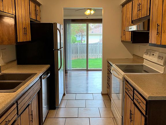 3rd image of 1747 Oakdale Ave #1