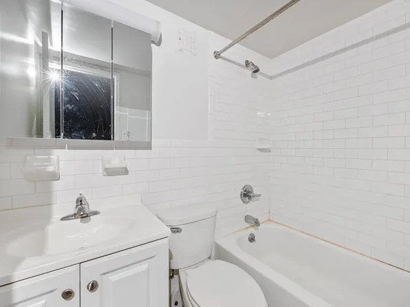 88 Fulton Street image 4 of 5