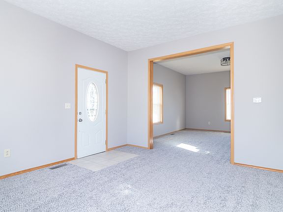 5th image of 116 E 10th St