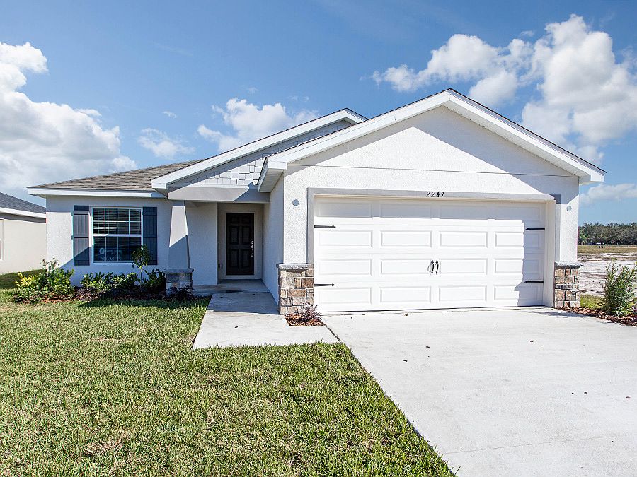 Move-in ready 4 bedroom home for sale in Eagle Lake, FL