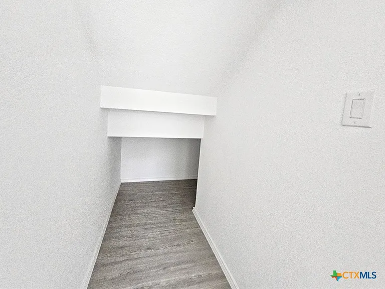 805 Riviera Ct — Photo 20