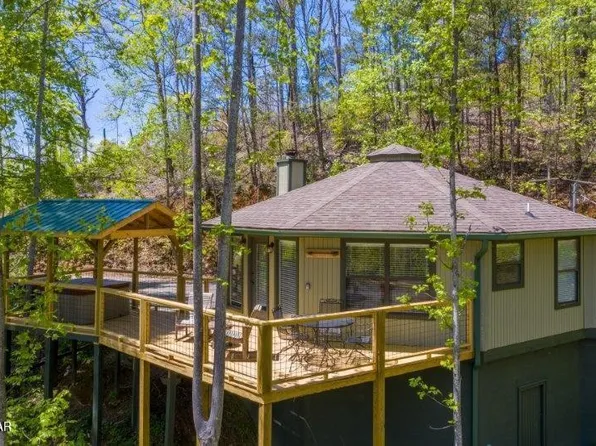 1027 Condo Dr, Gatlinburg, TN 37738