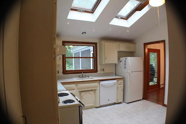 73 Moriarity Dr — Photo 10