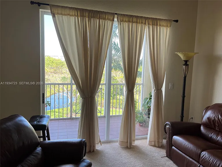 3500 Oaks Clubhouse Dr #308 — Photo 6