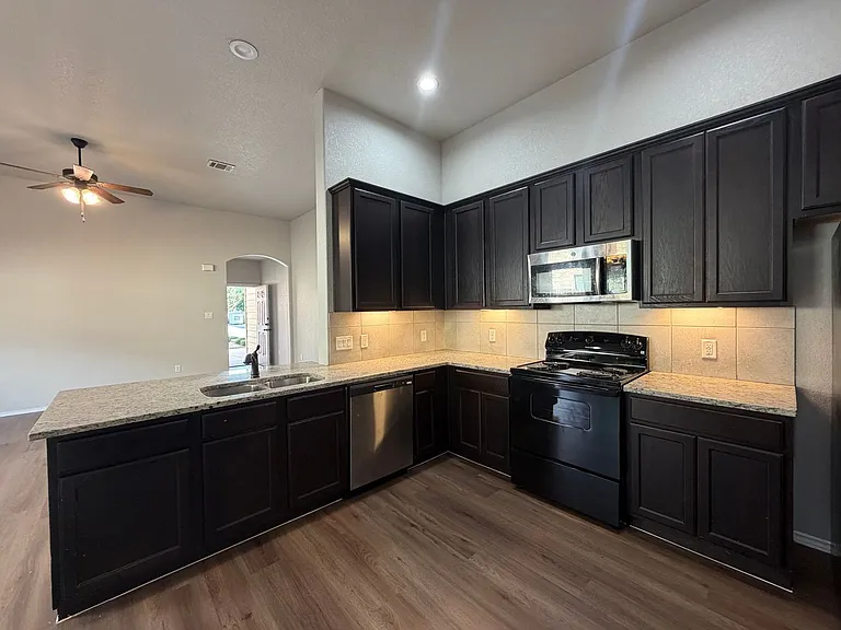 1129 Stanley Way — Photo 11