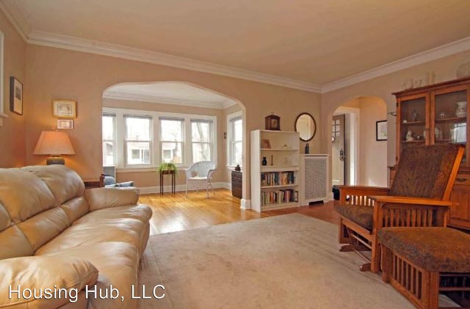 1st image of 2131 Saint Clair Ave