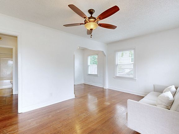 2nd image of 2011 Oakwood Ave