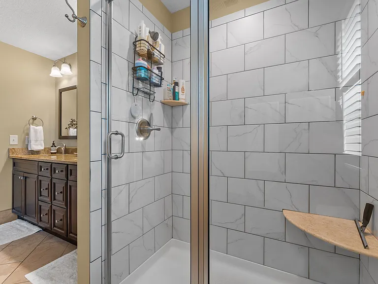 155 Devon Cir — Photo 32