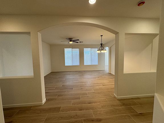 4th image of 1121 N Cota Ln