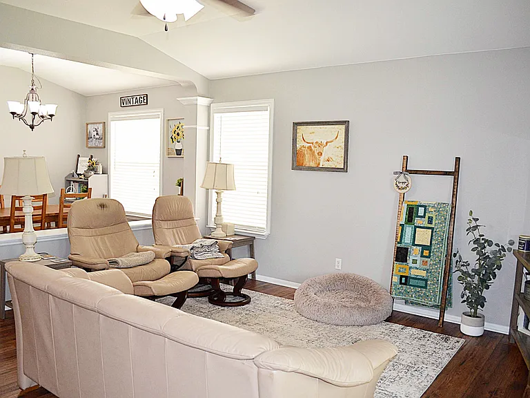 204 Crowfoot Dr — Photo 14