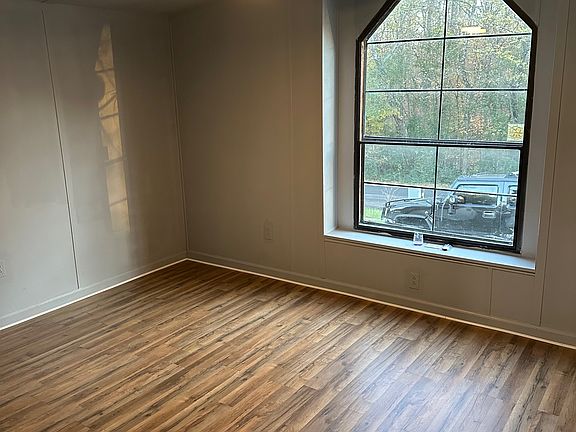 3rd image of 150 Bradford Rd