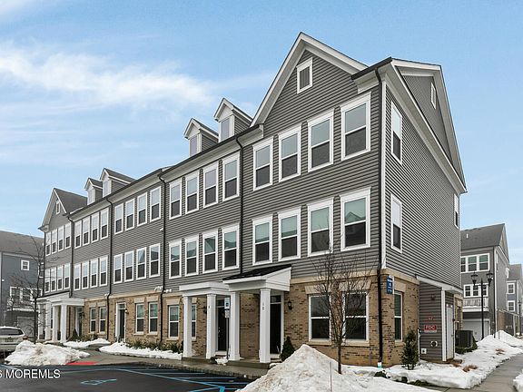 2nd image of 10 Sunset Road