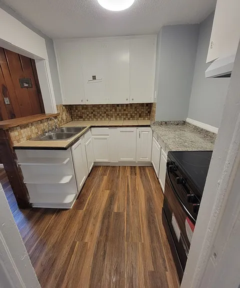 1418 Winston Dr — Photo 7