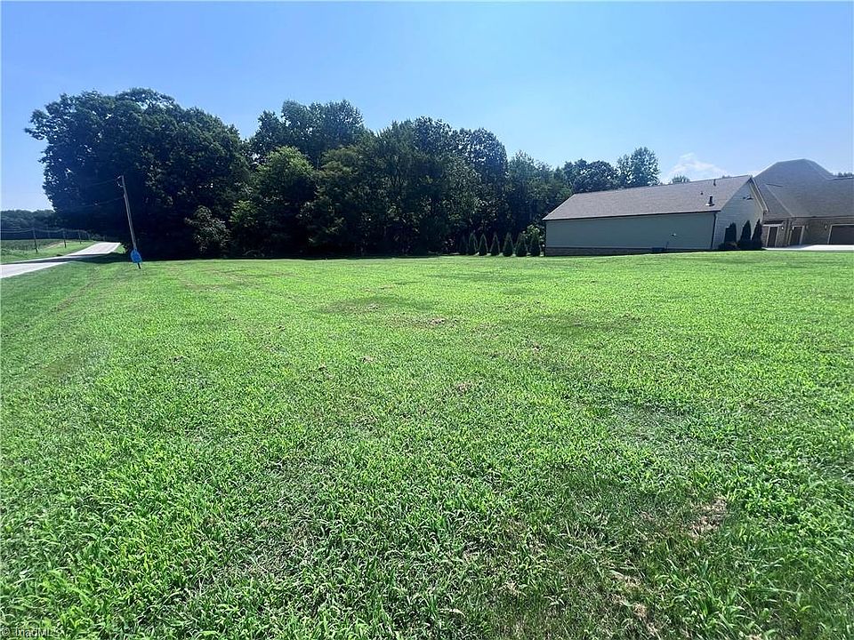 1st image of 115 Brookleaf Ln