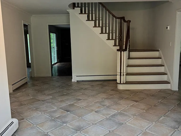 24 Beaumont Dr — Photo 3