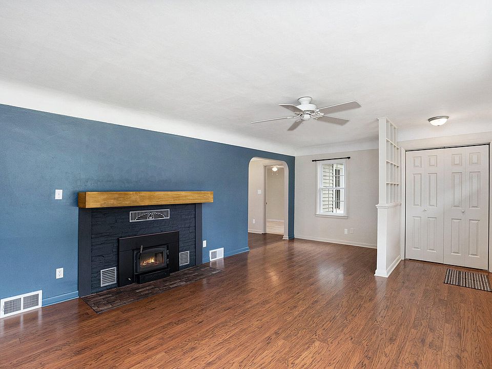 1st image of 2410 Wallace Dr