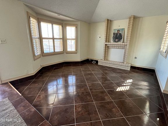 4th image of 9957 Honey Locust Ln