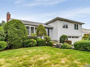 44 Audley Cir, Plainview, NY 11803