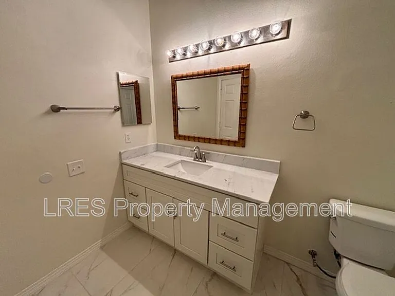 1028 Kerwood Cir — Photo 34