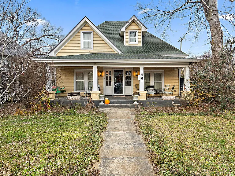 1407 Holly St — Photo 1