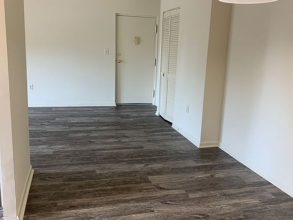 5th image of 120 Royal Oak Dr APT H