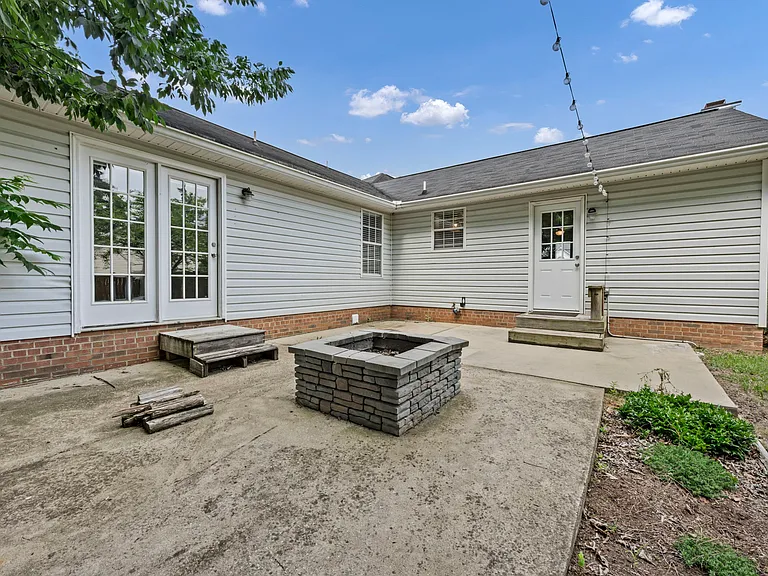 103 Walnut Grove Cir — Photo 6