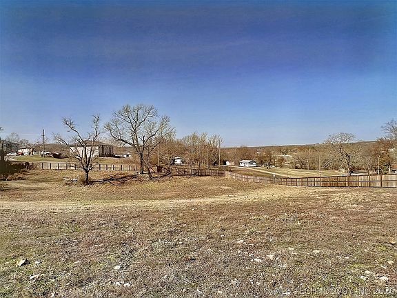 4th image of 758 E Harlan Dr