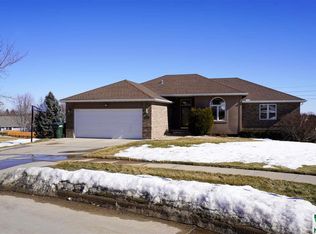4893 Bradford Ln, Sioux City, IA 51106