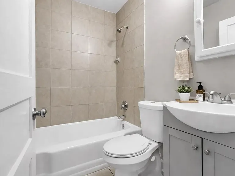 1017 Gordon St — Photo 9