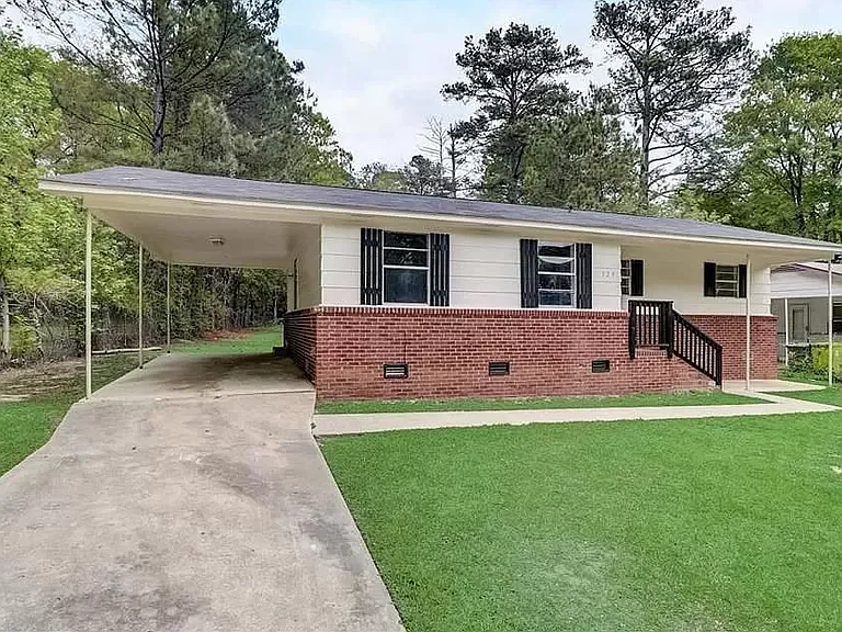 329 Saddlefield Rd — Photo 2