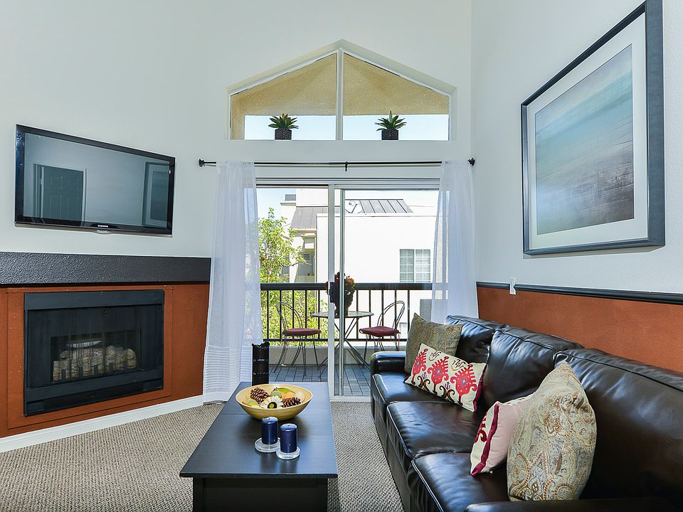 1st image of 5510 Owensmouth Ave APT 326