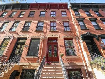 18 1/2 W Hamilton Pl, Jersey City, NJ, 07302