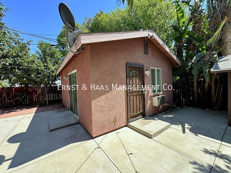 1st image of 1120 E E St