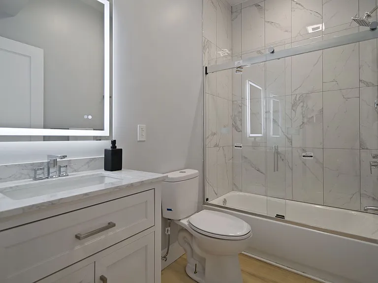 601 E State St — Photo 13