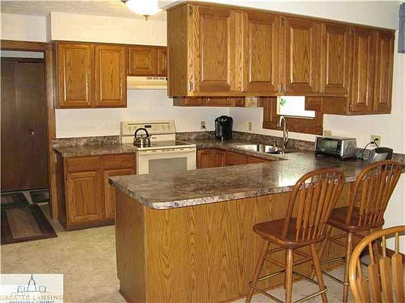5th image of 5657 Woodstock Dr