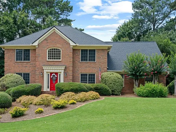 160 Amsterdam Dr SW, Lilburn, GA 30047