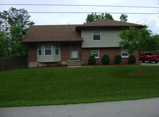 391 Perrey Dr, Holts Summit, MO 65043
