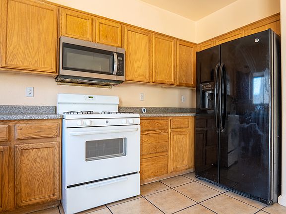 4th image of 6527 Marco Vista Ave
