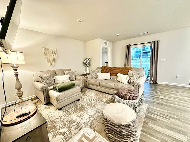 129 Elegance Way — Photo 3