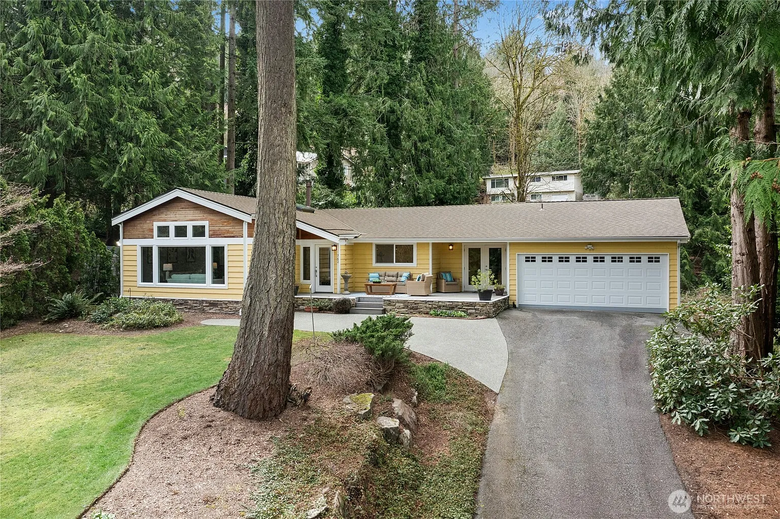 762 Sunrise Place SW photo 1