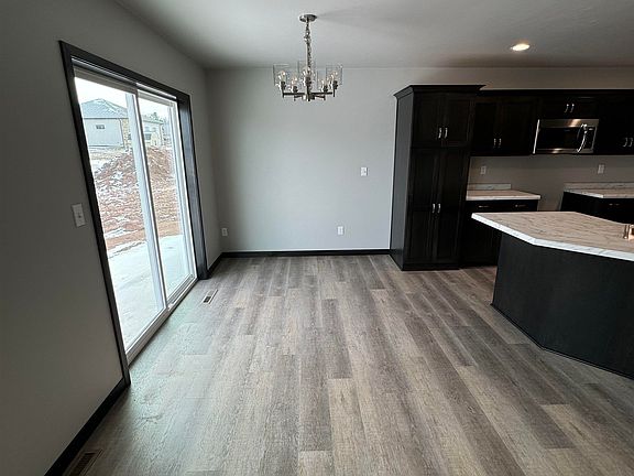 3rd image of 1584 Frontier Rd