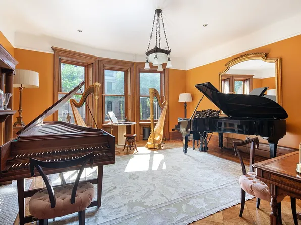 215 W 137th St, New York, NY 10030
