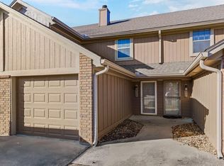 228 SW Pinetree Ln, Lees Summit, MO 64063