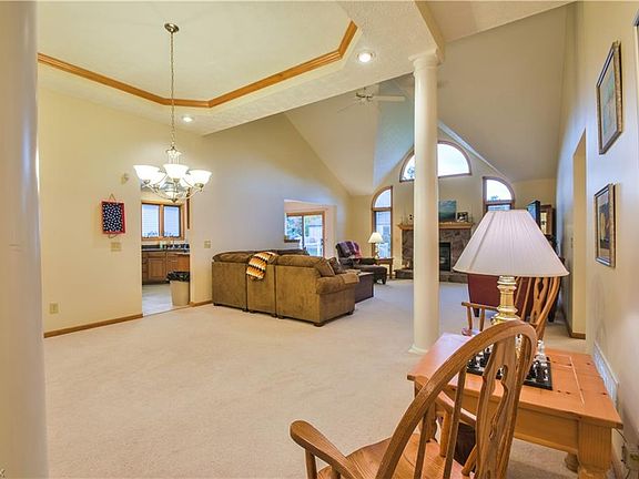 5th image of 371 White Spruce Dr