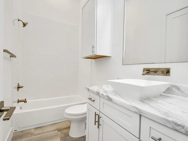 732 W 22nd St #A — Photo 32