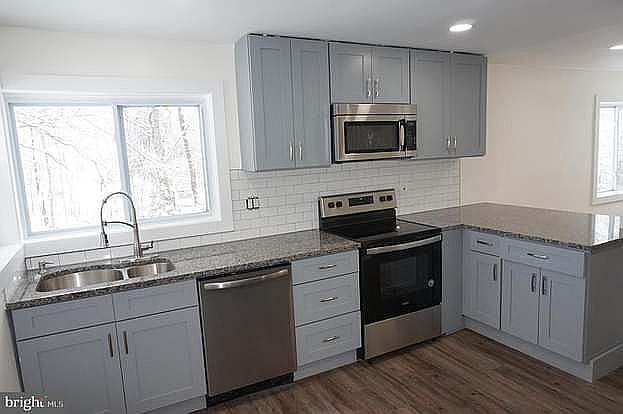 1st image of 1424 Forbes St