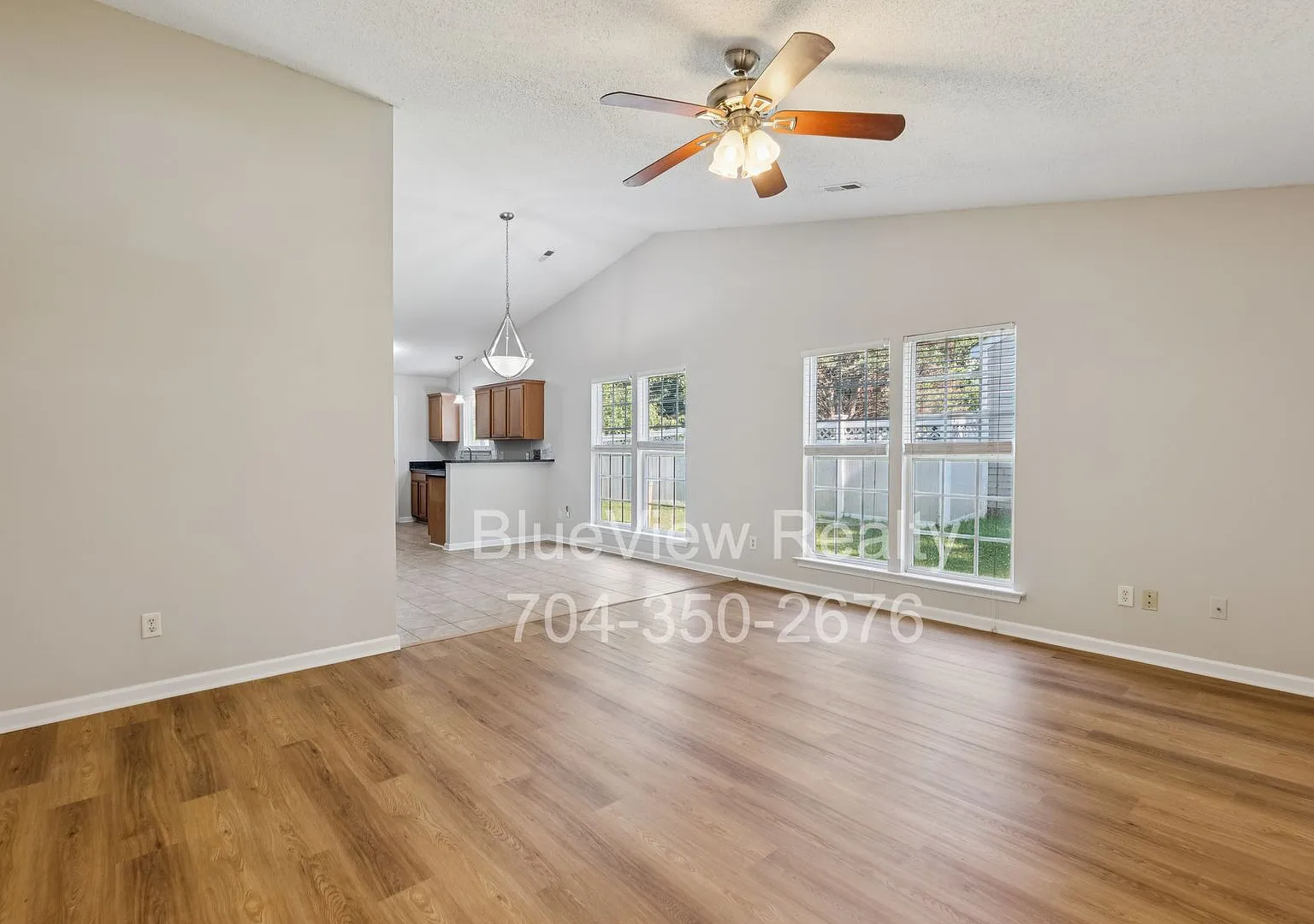 Beautiful 1 story house 3 bed 2 bath and 1 car garage — Photo 3
