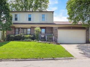 724 Buffalo Cir, Carol Stream, IL 60188