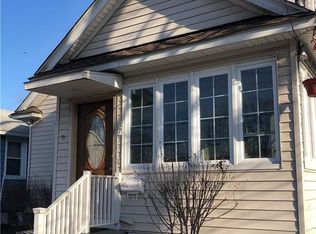 37 Acorn Ter, New Rochelle, NY 10801