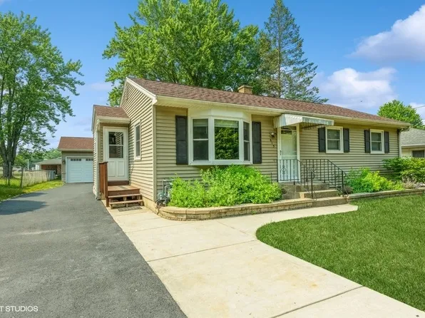 605 E Blaine St, Harvard, IL 60033